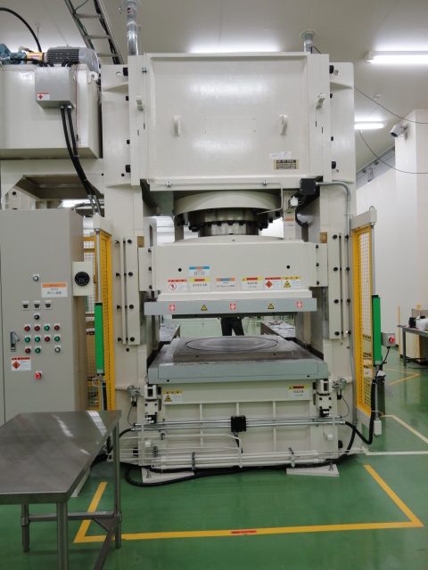 油圧ホットプレス　山本　600ｔ　正面