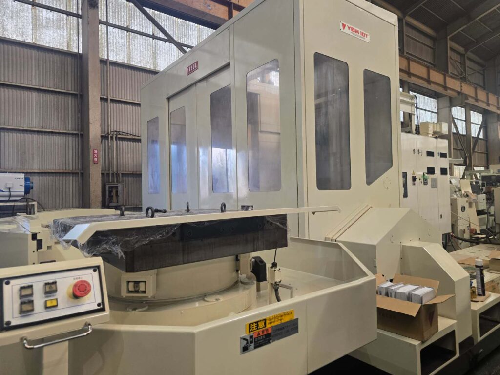 安田工業　横型マシニングセンタ　YBM-10T-100RPC　2004　全体写真