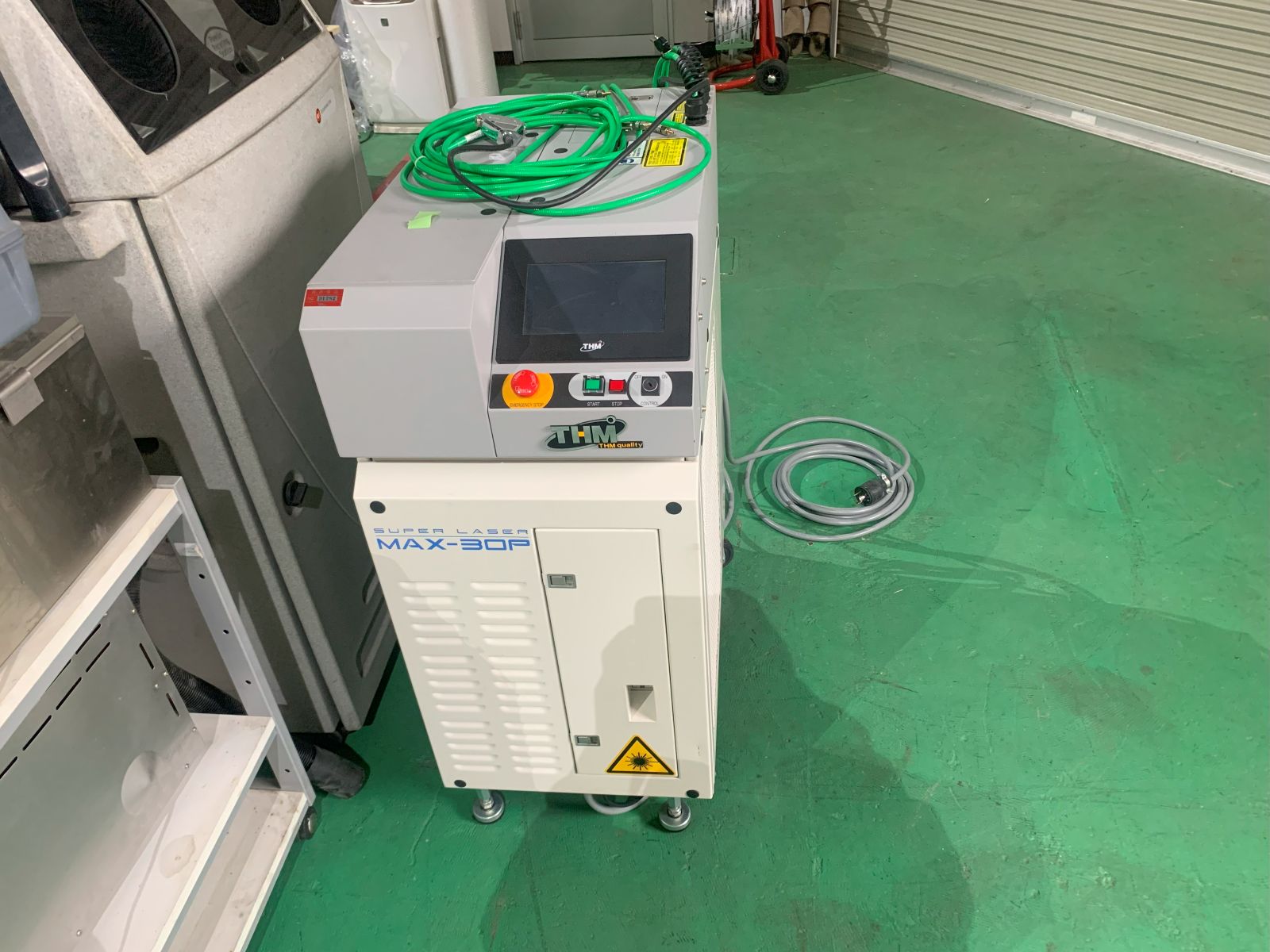 THM　YAGレーザー溶接機　MAX-30P　2019正面写真