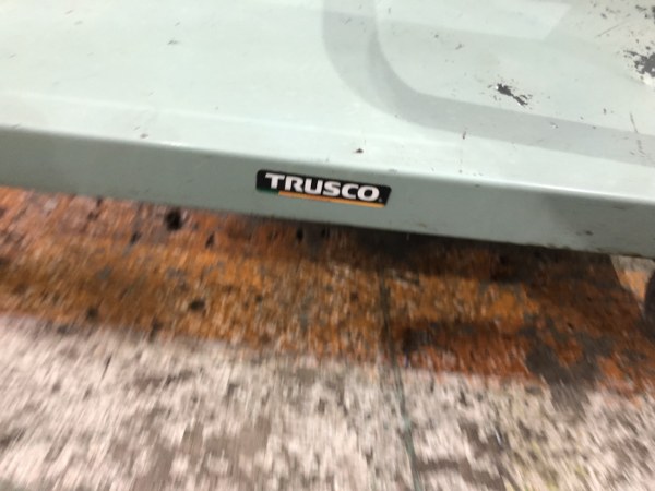 中古キャビネット類 【ツールラック（BT40用）】670ｘ410ｘ800ｍｍ（21本収納） トラスコ/TRUSCO