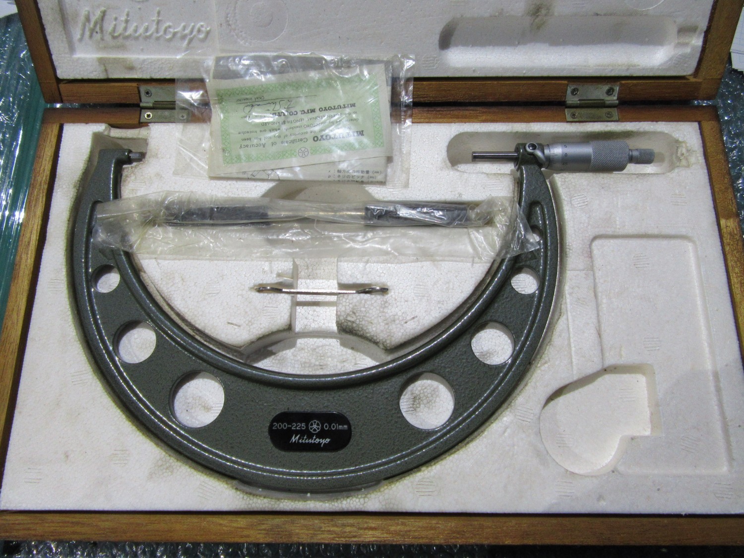 中古Outside micrometer 外側マイクロメーター測定範囲200-225(最小表示0.01mm) Mitutoyo