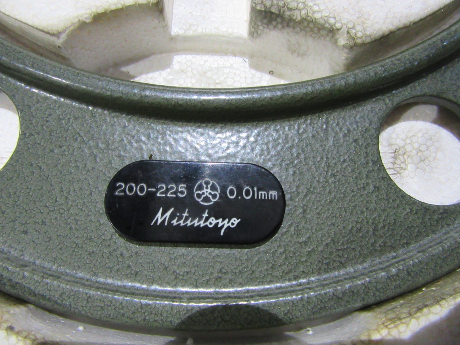 中古Outside micrometer 外側マイクロメーター測定範囲200-225(最小表示0.01mm) Mitutoyo