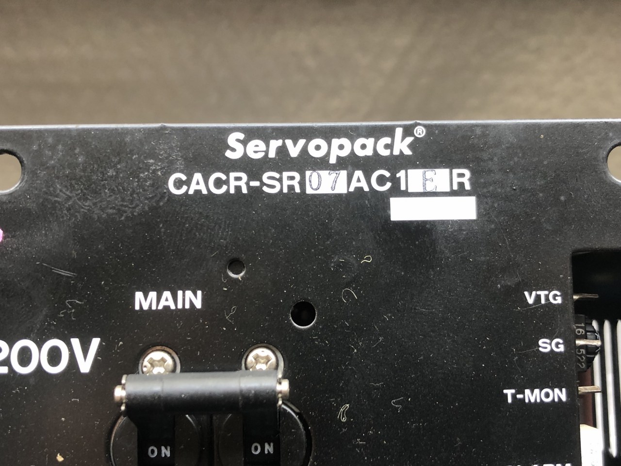 中古お買い得品・1山販売等 【サーボパック SERVOPACK】CACR-SR07AC1ER 安川電機 YASKAWA ELECTRIC