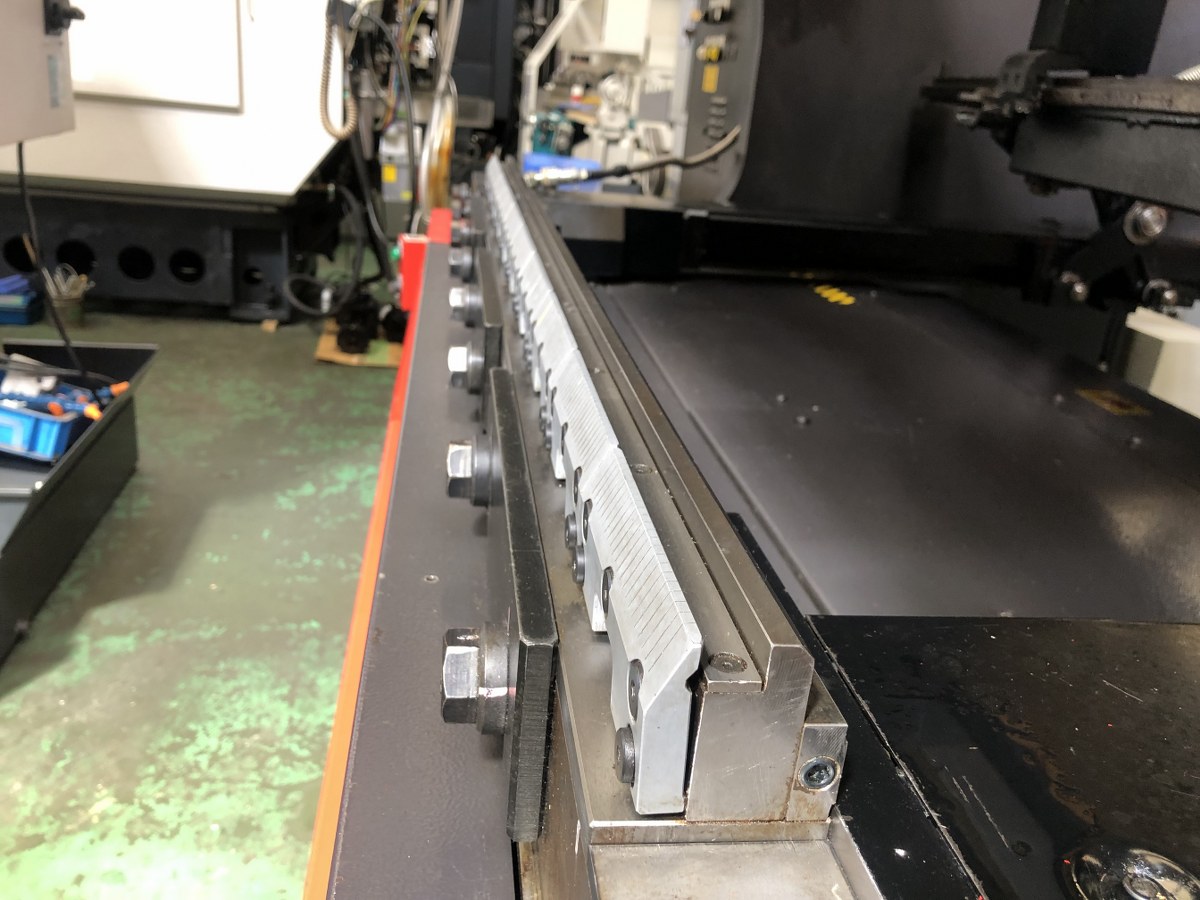 中古Hydraulic Press Brake [2.0m油圧ベンダー]FBD8020NT AMADA