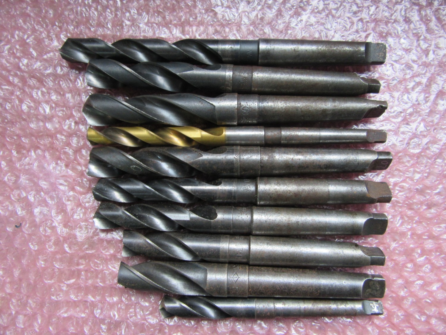 中古Taper shank drills テーパーシャンクドリル 1山 様々なメーカーやサイズがあります。