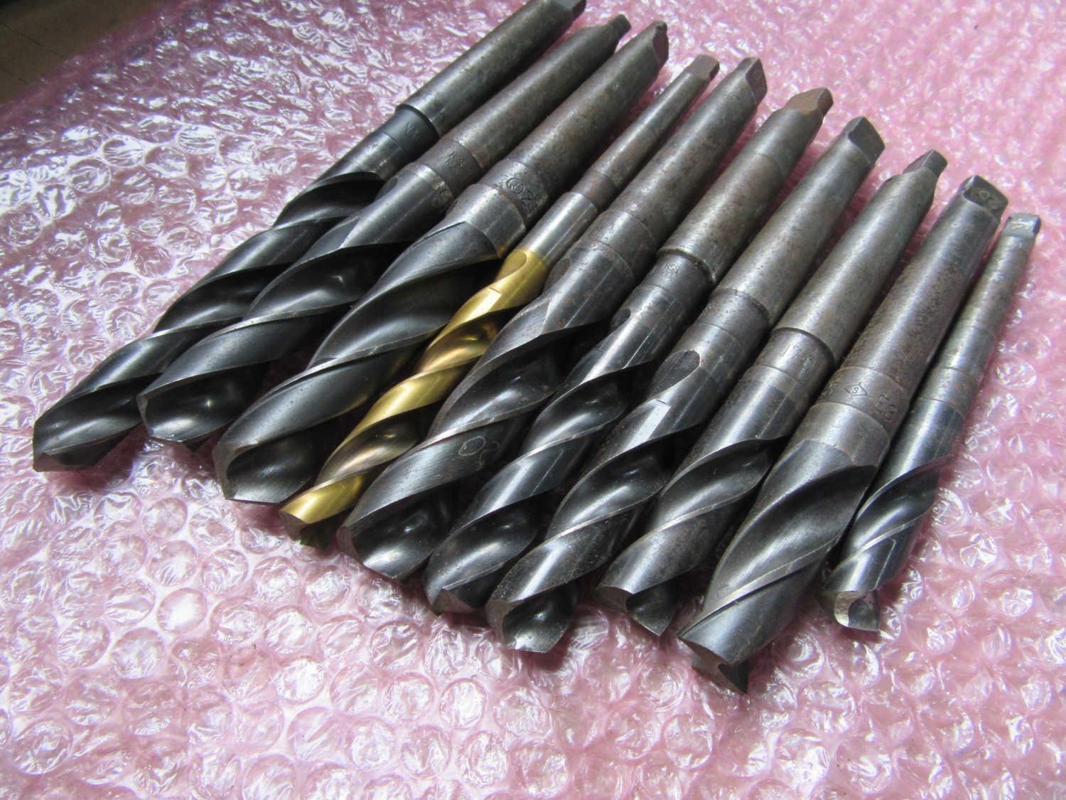 中古Taper shank drills テーパーシャンクドリル 1山 様々なメーカーやサイズがあります。