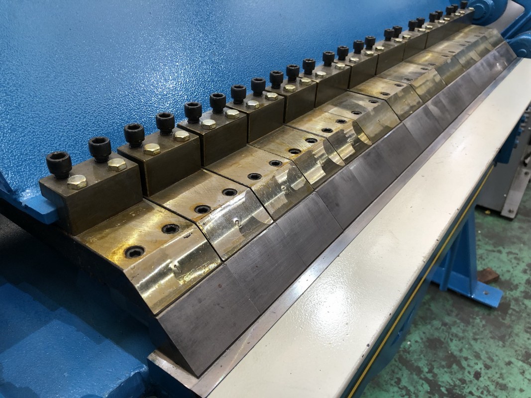 中古Other Sheet Metal Bending Machine 汎用ベンダー[LD-412] 