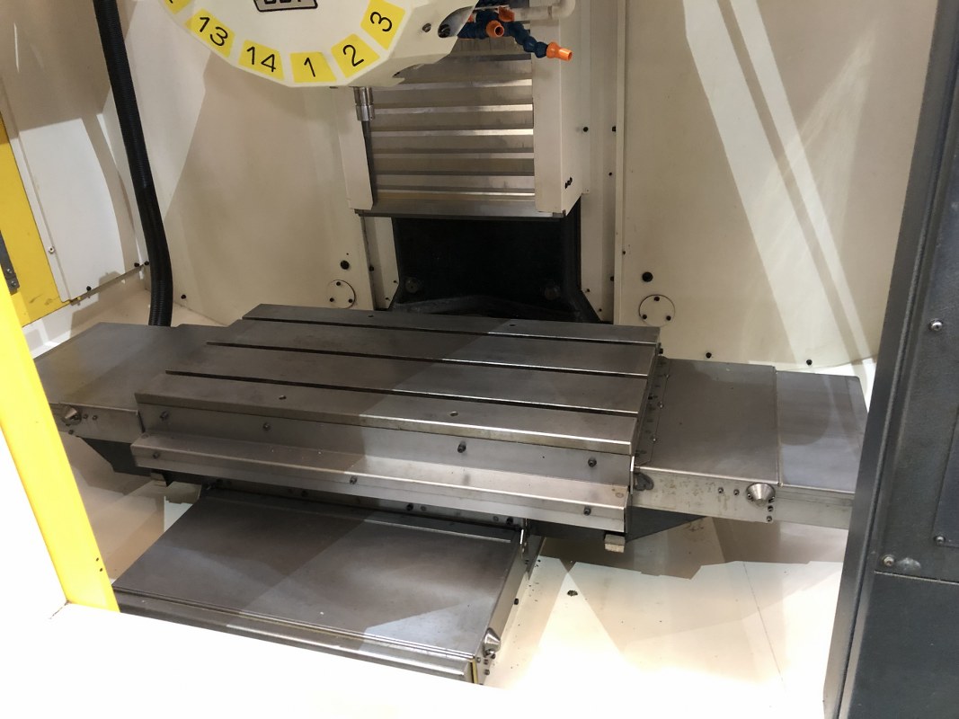 中古Vertical Machining Center αD14LiB5 FANUC