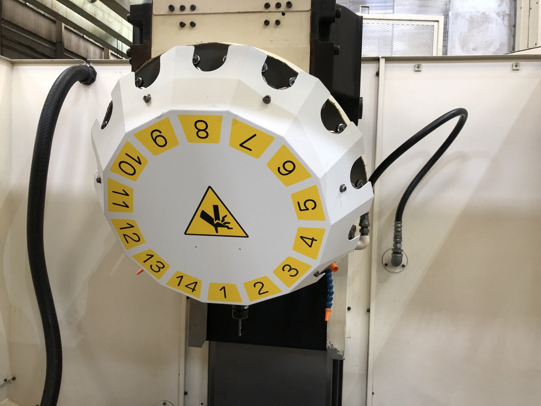 中古Vertical Machining Center αT14iDL FANUC