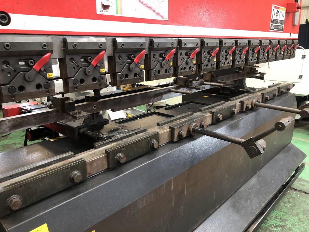 中古Hydraulic Press Brake RG-100 AMADA