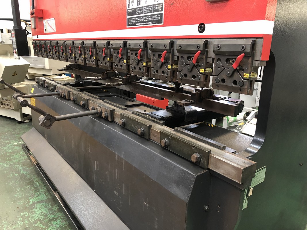 中古Hydraulic Press Brake RG-100 AMADA