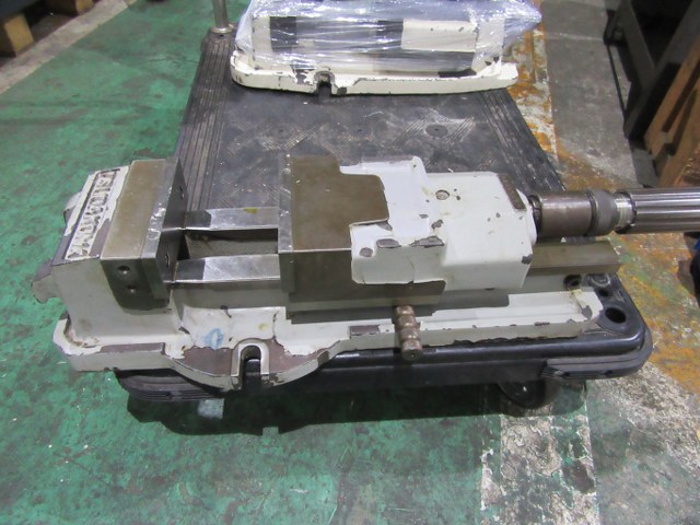 中古Hydraulic vise 【油圧バイス】VH156850 津田駒/TSUDAKOMA